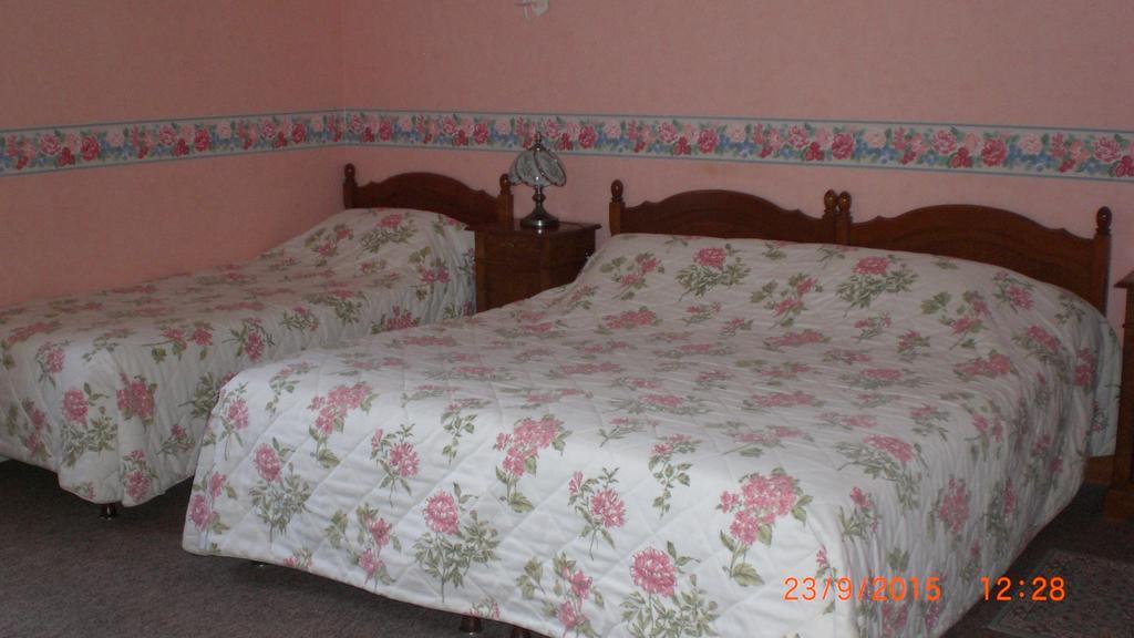 Auberge De L'Atre Quarre-les-Tombes Номер фото